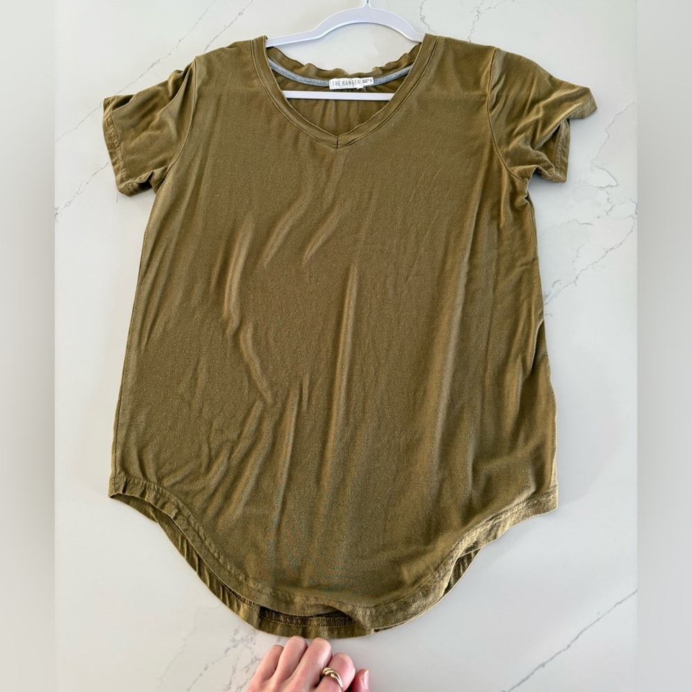 The hanger brand size small V-neck T-shirt